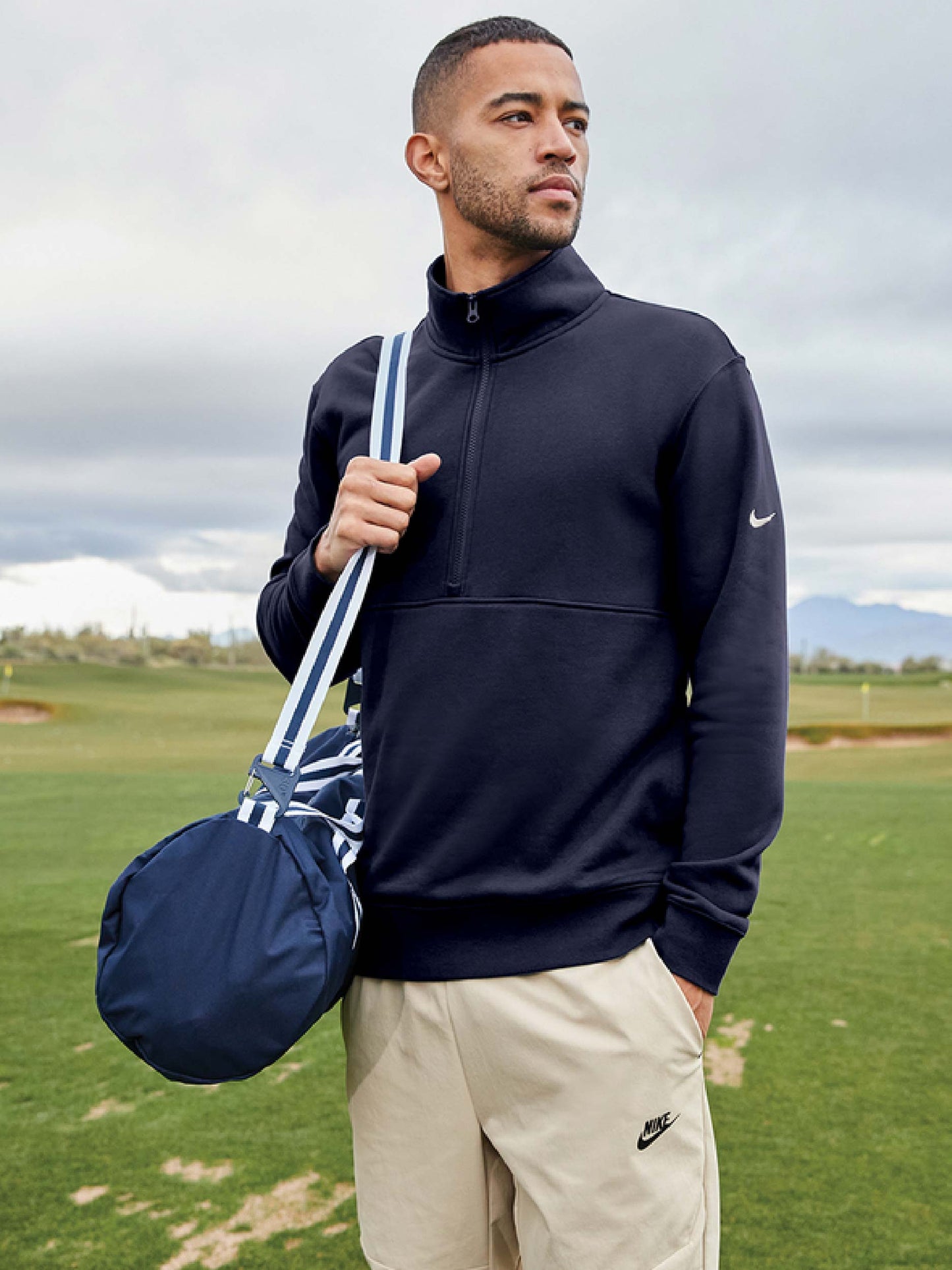 EC135. Nike Club Fleece Sleeve Swoosh 1/2-Zip