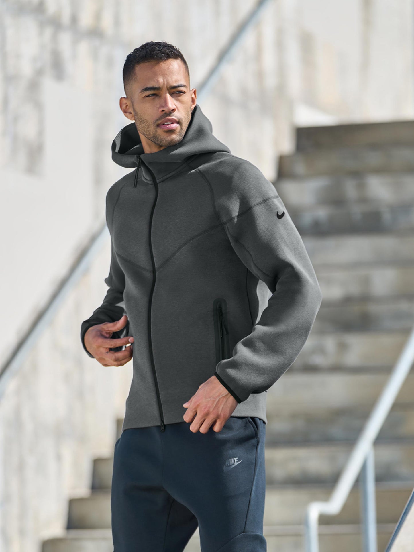EC140. Nike Tech Fleece Full-Zip Hoodie